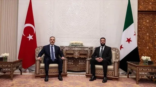 وزير الخارجية التركي يلتقي الشرع في دمشق