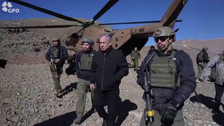 قوات الأمن التابعة لنظام الأسد تسلّم أسلحتها لهيئة تحرير الشام