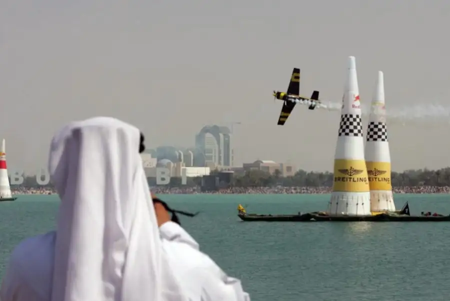 الإمارات.. تحطم طائرة خفيفة للرياضات الجوية‏ ومصرع قائدها ومرافقه