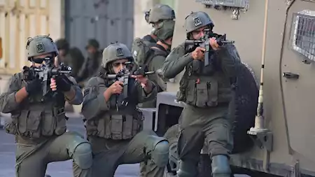 قوات الاحتلال تقتحم بلدات بالضفة وتهدم مباني سكنية