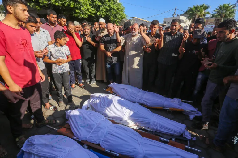 الدفاع المدني ينتشل شهداء ومصابين بالمواصي