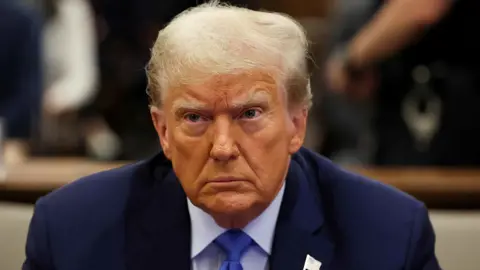 بعد استقالة ترودو.. ترامب يكشف طريقة وقف “الحرب الجمركية” مع كندا