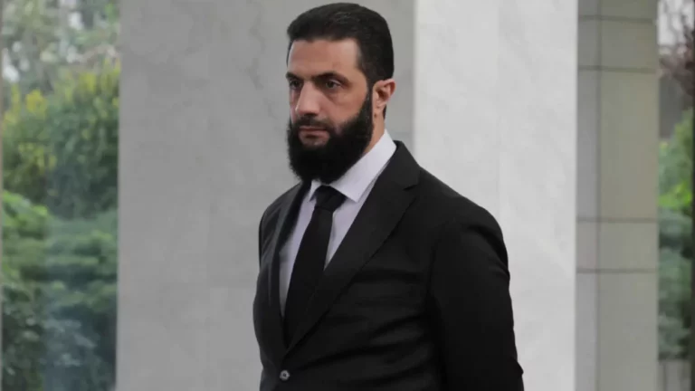 الشرع يرفض لقاء وفد يمثل الضباط المنشقين عن نظام الأسد