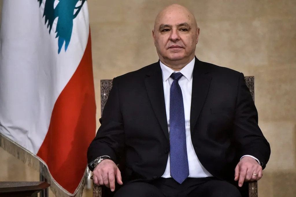 عون يدعو إلى الإسراع بتشكيل الحكومة اللبنانية