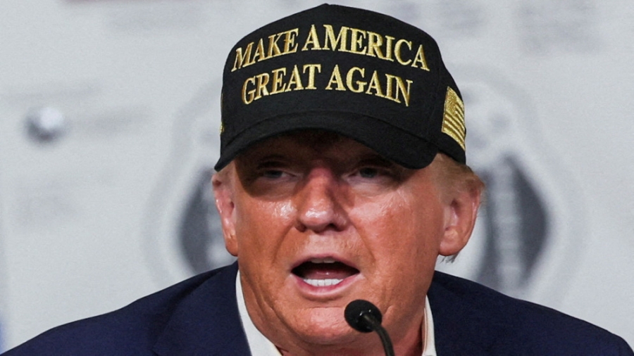 واشنطن بوست: ترامب يقيل 12 مفتشا عاما على الأقل