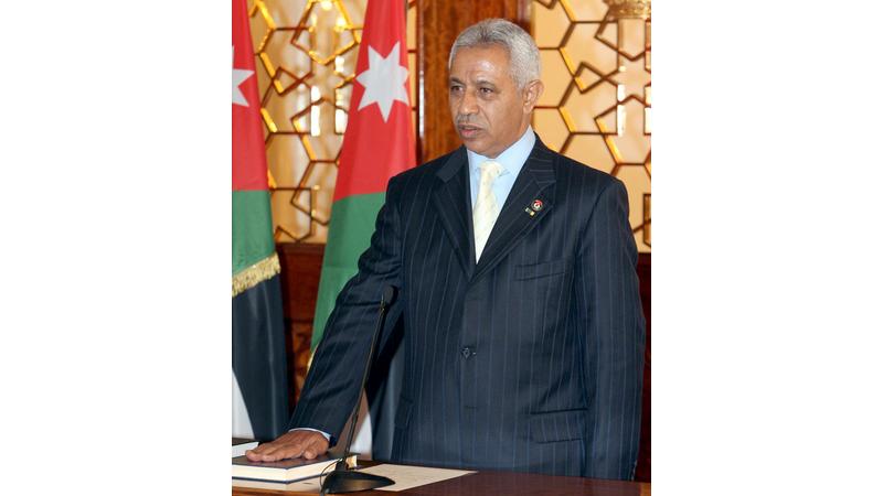 الوزير السابق عيد الفايز يغادر المستشفى