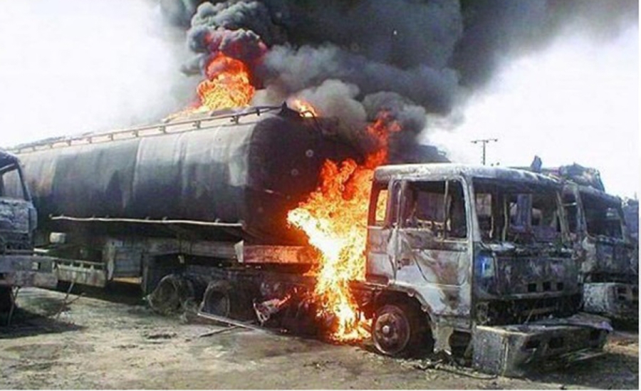 مقتل 5 وإصابة 31 بانفجار شاحنة وقود في باكستان
