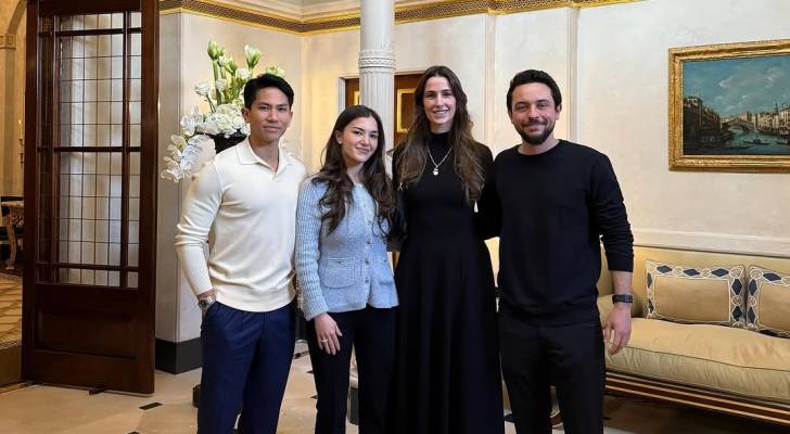 ولي العهد ينشر صورة برفقة الأميرة رجوة الحسين والأمير عبدالمتين وزوجته الأميرة أنيشا روزنا