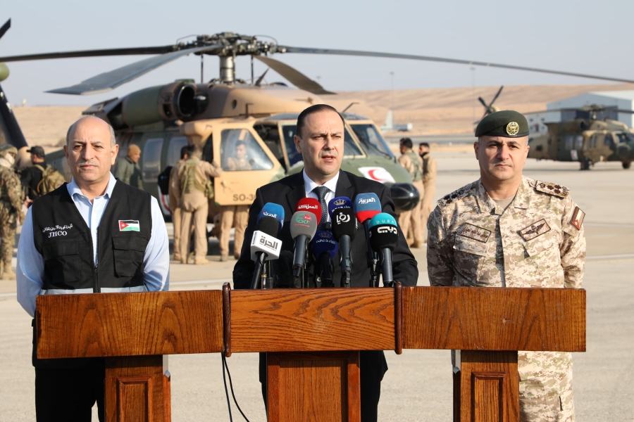 وزير الاتصال الحكومي يعلن بدء الجسر الجوي الإغاثي لقطاع غزة