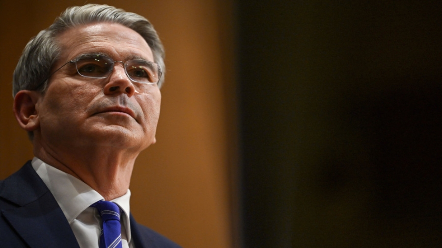 توقيف رجل بتهمة التخطيط لقتل وزير الخزانة الأميركي