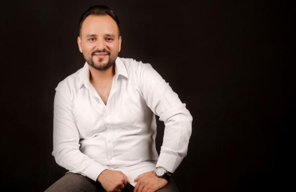 والدة المطرب عمر السقار في ذمة الله