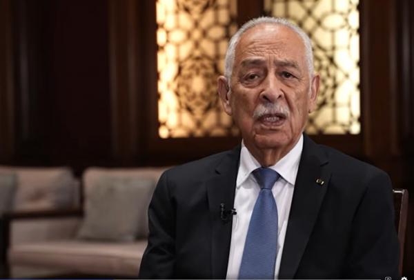 رئيس الديوان الملكي : الملك عوَدنا أن العمل والإنجاز أجمل هدية تقدم إليه