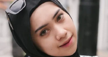 اليوم العالمى للحجاب.. 5 خطوات للعناية بالشعر عند ارتداء الحجاب لفترة طويلة