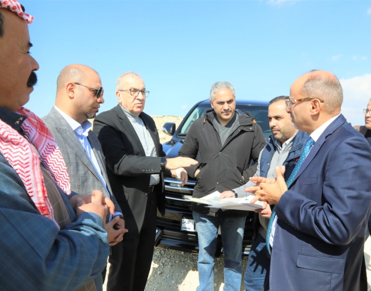 وزير الأشغال يتفقد واقع الطرق الزراعية والثانوية في لواء وادي السير