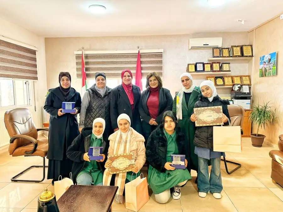 العجارمة تكرم الفائزين بمسابقة صورة من وطني