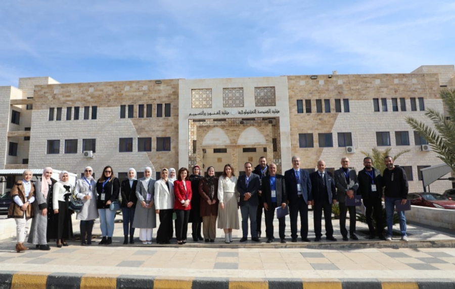 كلية الهندسة التكنولوجية بجامعة الزرقاء تختتم مناقشة مشاريع طلبتها