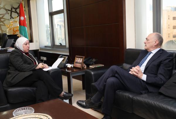 وزيرة النقل تبحث مع السفير الإيطالي تعزيز التعاون