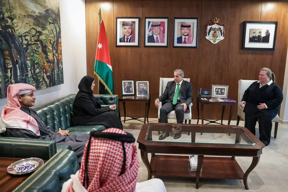 رئيس الوزراء: الأردن يضع كل إمكانياته أمام الدول لإيصال المساعدات إلى غزة