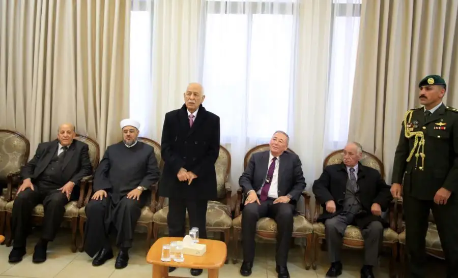 بالصور .. الديوان الملكي يعزي عشيرتي الزعبي والفاعوري وحدادين والنمري