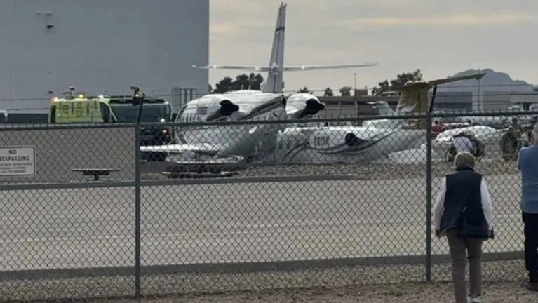 بعد سلسلة كوارث جوية.. قتيل ومصابون بتصادم طائرتين في مطار أميركي