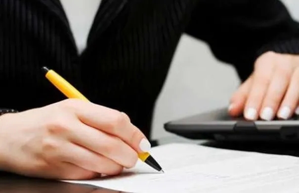 بالأسماء.. فاقدون لوظائفهم ومدعوون للإمتحان التنافسي في الحكومة