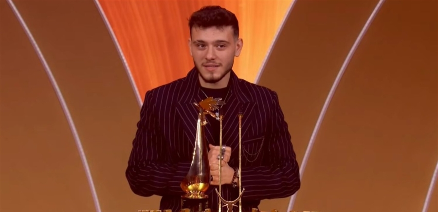 ابن الـ 22 عاماً.. هل يعتزل الشامي الغناء؟