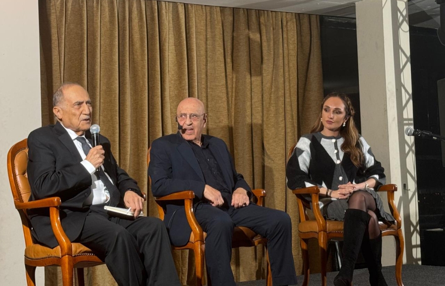 نبيل صوالحة يشهر سيرته حياة خارج العلبة