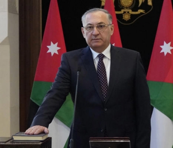 حجازي يتسلم رسالتي ماجستير في الحوكمة ومكافحة الفساد