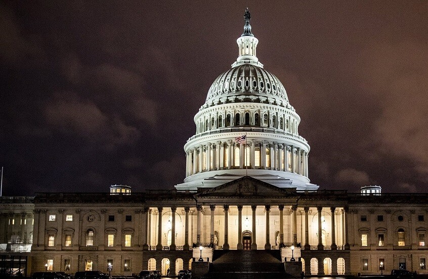 سيناتور ديمقراطي يقدم مشروع قانون لمنع ترامب من تنفيذ خطته بشأن غزة