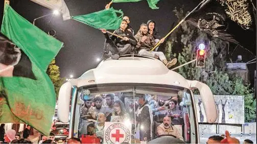 مكتب إعلام الأسرى الفلسطينيين : الإفراج عن 36 محكوما بالمؤبد و333 من أسرى غزة غدا