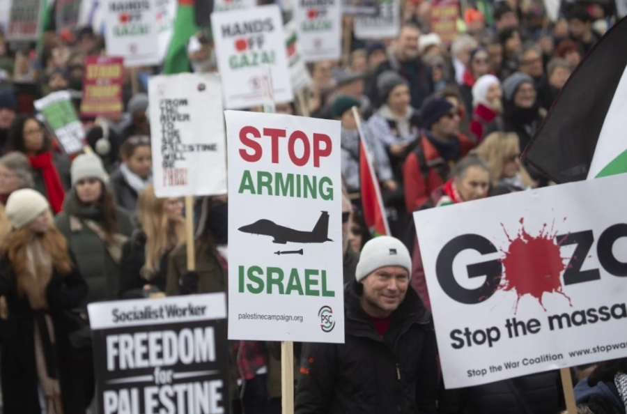 مسيرات منددة بمخططات التهجير في أميريكا وبريطانيا