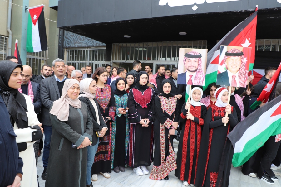 فاعليات شعبية ورسمية تؤكد وقوفها خلف الملك