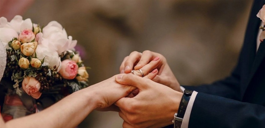 أطل ببدلة رسمية.. نجم سوري وسيم يُحدث ضجة بمنشور ارتباطه (صورة)