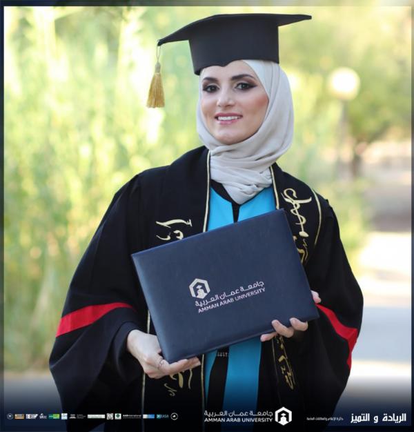 من الطموح إلى الريادة: الصيدلانية إسلام الداود خريجة عمان العربية تلهم الطلبة بقصة نجاحها