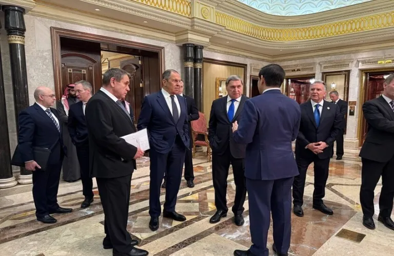 مساعد بوتين يتحدث عن سير المباحثات الروسية الأمريكية في الرياض