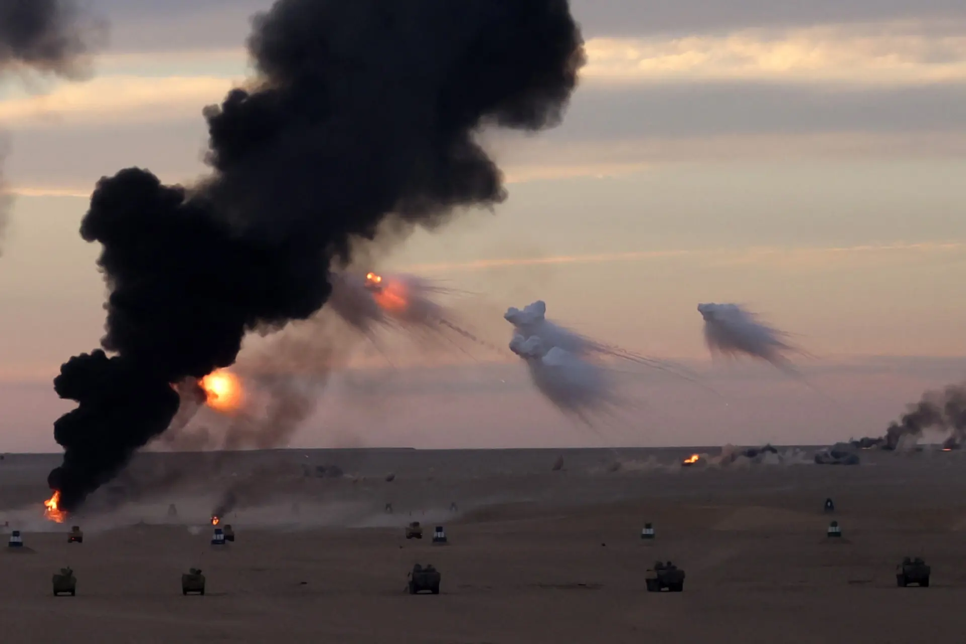 الجيش الكويتي يعلن مقتل عسكريين اثنين وإصابة آخرين