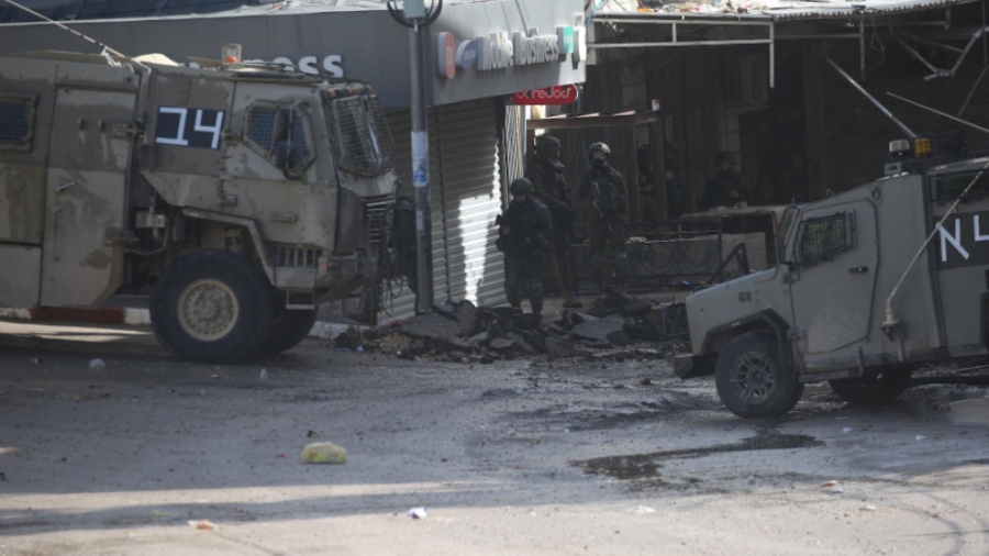 الاحتلال يخلي 3 مخيمات بشمال الضفة ويأمر ببقاء طويل فيها