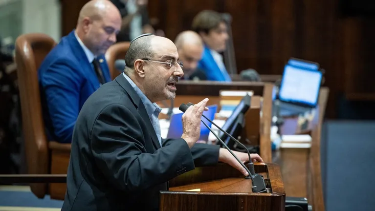 نائب رئيس الكنيست الإسرائيلي يدعو إلى قتل الفلسطينيين البالغين بغزة