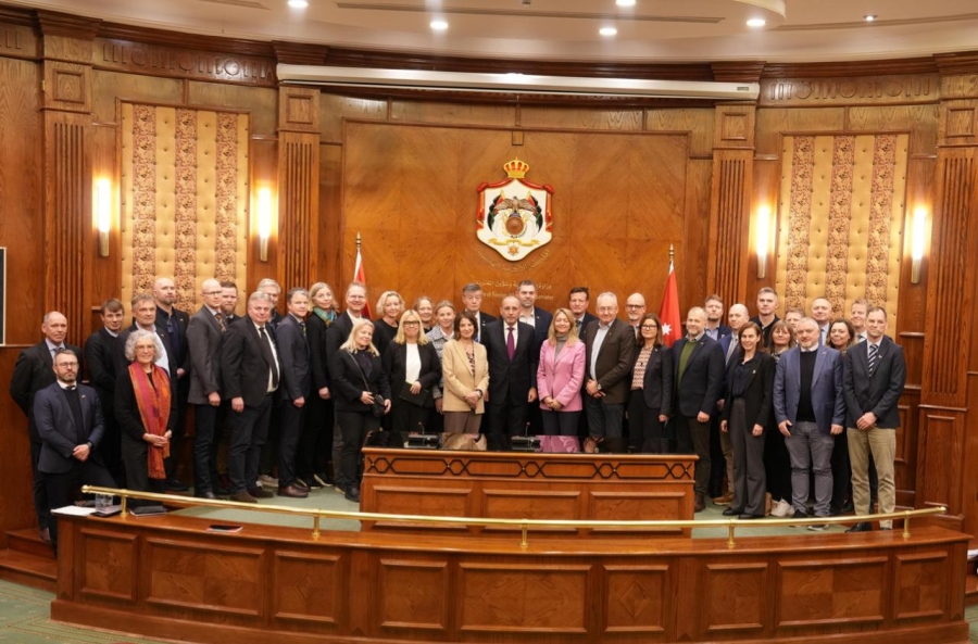 وزير الخارجية يستقبل وفدا من كلية الدفاع الوطني النرويجية