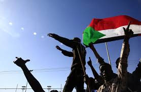 مصرع 20 شخصا بينهم ضابط كبير بتحطم طائرة في أم درمان