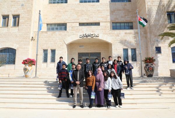 جامعة الزرقاء تستقبل وفدًا طلابيًا من مدارس الناصري الإنجيلية