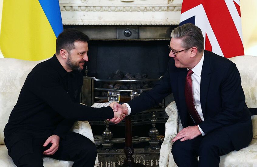 ستارمر: بريطانيا تخصص لأوكرانيا 1.6 مليار جنيه إسترليني إضافية لشراء معدات عسكرية