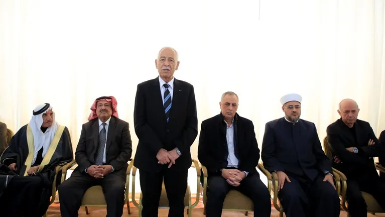 مندوبا عن الملك وولي العهد.. العيسوي يعزي عشيرة الحويان