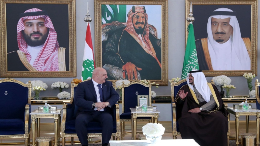 الرئيس اللبناني يصل إلى السعودية في أول زيارة خارجيه منذ انتخابه