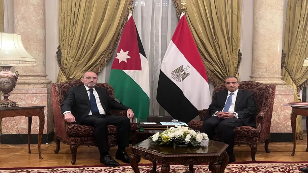 الصفدي يلتقي نظيره المصري قبيل الاجتماع الوزاري التحضيري للقمة العربية في القاهرة