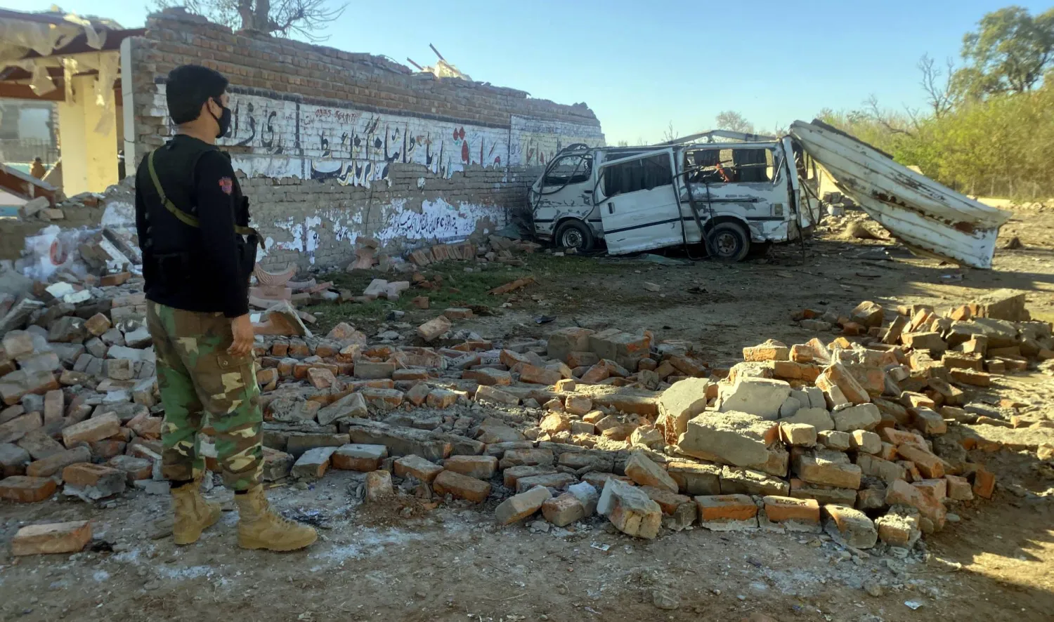 باكستان: 18 قتيلا في هجوم انتحاري على مجمع للجيش