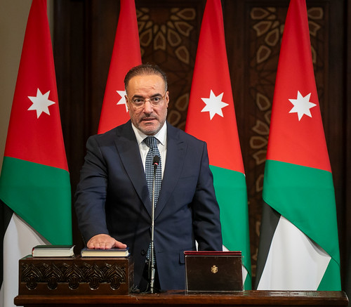 وزير المالية: مراجعة شاملة لإجراءات دائرة الأراضي والمساحة