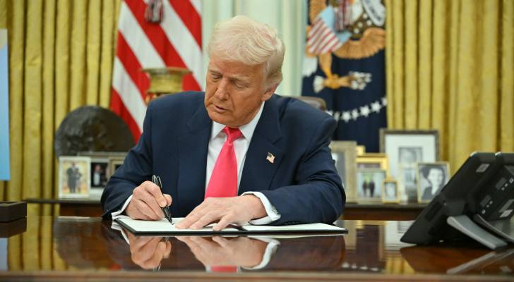 ترمب يؤجل تطبيق الرسوم الجمركية على السلع القادمة من كندا والمكسيك