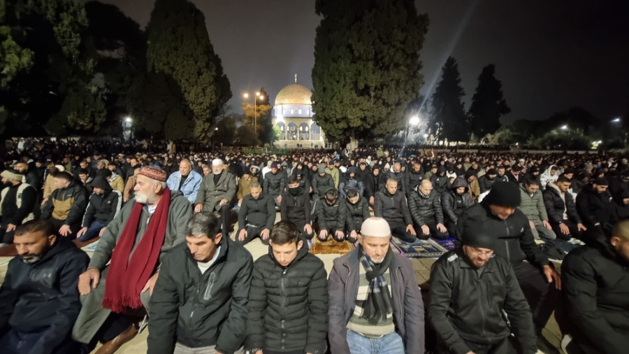 85 ألف مصل يؤدون صلاتي العشاء والتراويح في المسجد الأقصى