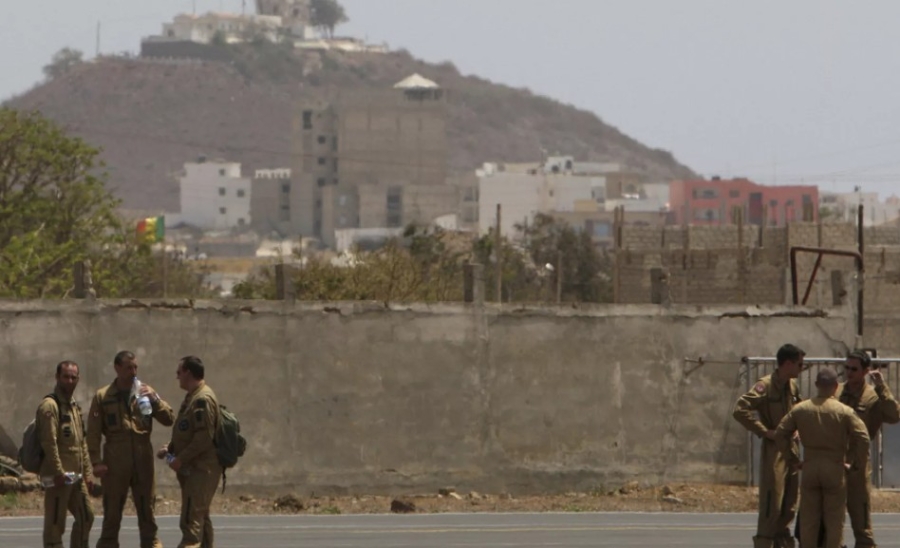 القوات المسلحة الفرنسية تبدأ انسحابها من السنغال